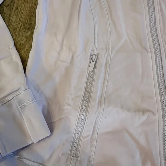 NEW with tags! Lululemon Define Hooded Jacket *Nulu
Lavender Frost sz 14 - Picture 5 of 9